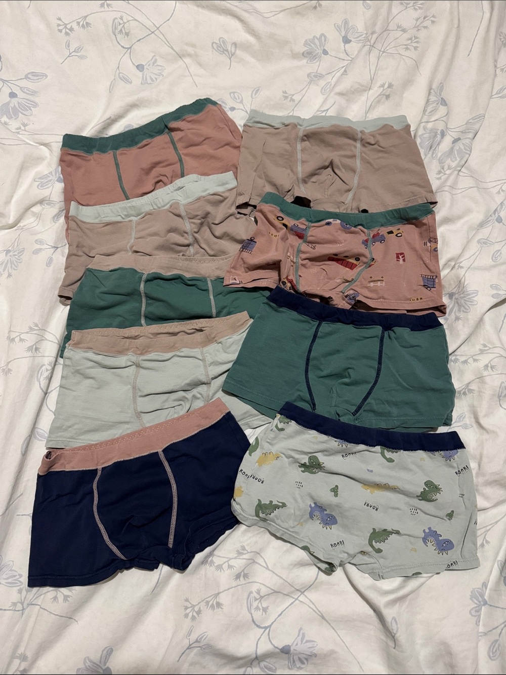 ⭐️Boys 9pc Briefs (Size: M)